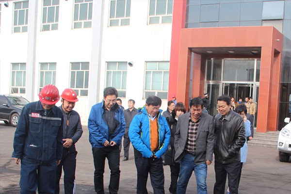 富力地產(chǎn)集團董事長張力一行蒞臨大飯鋪選煤廠并視察了煤泥烘干機生產(chǎn)現(xiàn)場
