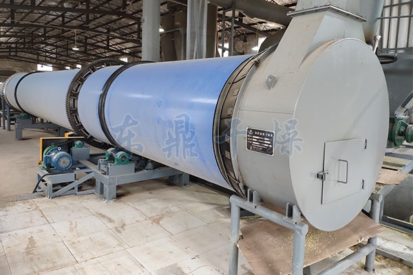 在薯類加工行業，大量產生的紅薯渣、木薯渣、土豆渣曾是令企業頭疼的“負擔”——濕薯渣含水率高、易腐敗，隨意堆放不僅造成資源浪費，還會污染環境；若想回收利用，傳統烘干方式又存在效率低、成品品質差等問題。如